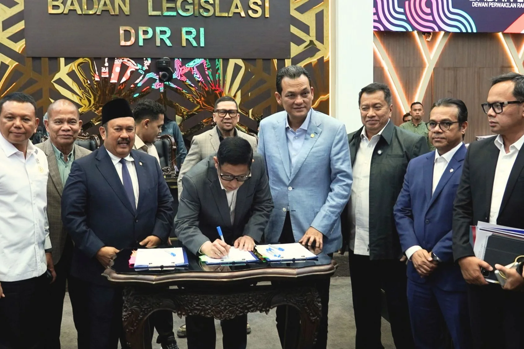 Baleg DPR RI bersama Pemerintah menyepakati RUU Satu Data Indonesia (SDI) untuk dilanjutkan sebagai RUU usul inisiatif DPR RI. Kesepakatan diambil dalam Rapat Kerja Baleg DPR RI bersama Pemerintah padaSenin (5/10/2026). Foto: Baleg DPR RI