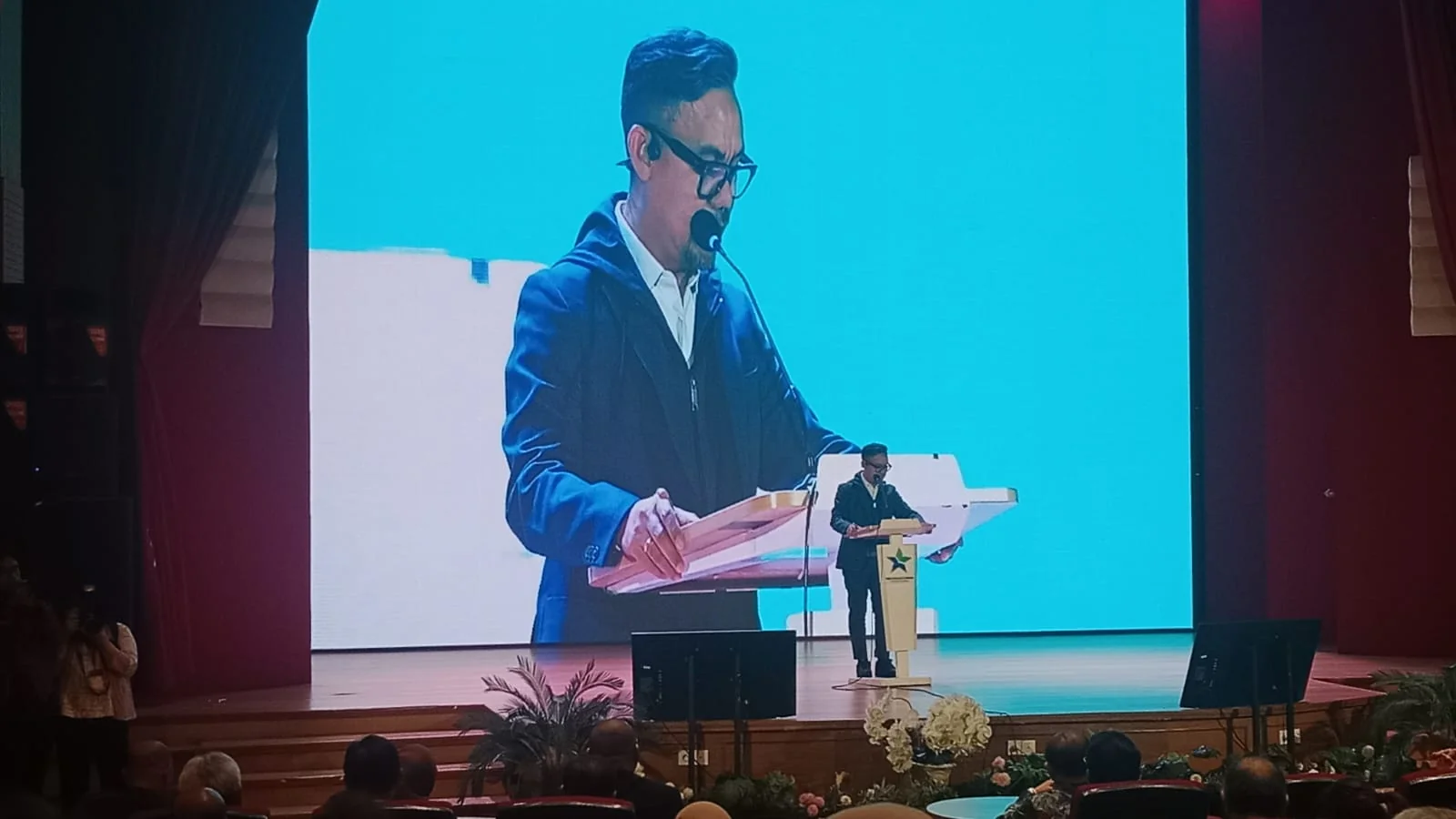 Founder dan CEO Kabar Grup Indonesia, Upi Asmaradhana menjelaskan perkembangan KGI menjadi jaringan media dengan cakupan regional. Pada ulang tahunnya yang ke-17, PT Kabar Grup Indonesia (KGI) mengusung tema 17 Years of Trusted Transformation – Rooted in