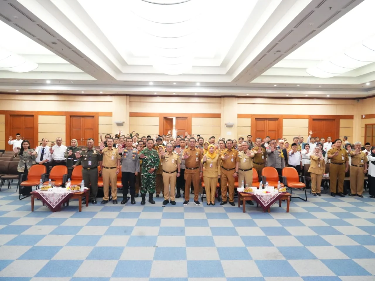 Pemkot Jakarta Barat memperkuat upaya pencegahan tawuran, perundungan, kekerasan, dan berbagai persoalan di lingkungan pendidikan melalui pengukuhan Forum Kemitraan Polisi dan Masyarakat Sekolah (FKPMS) jenjang SMK. Foto: Pemkot Jakbar