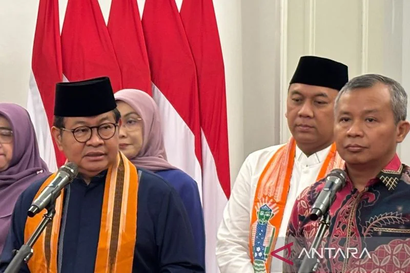 Gubernur DKI Jakarta, Pramono Anung beserta jajaran bersama anggota Ombudsman RI, Fikri Yasin di Balai Kota Jakarta, Jumat (7/8/2026). Foto: ANTARA