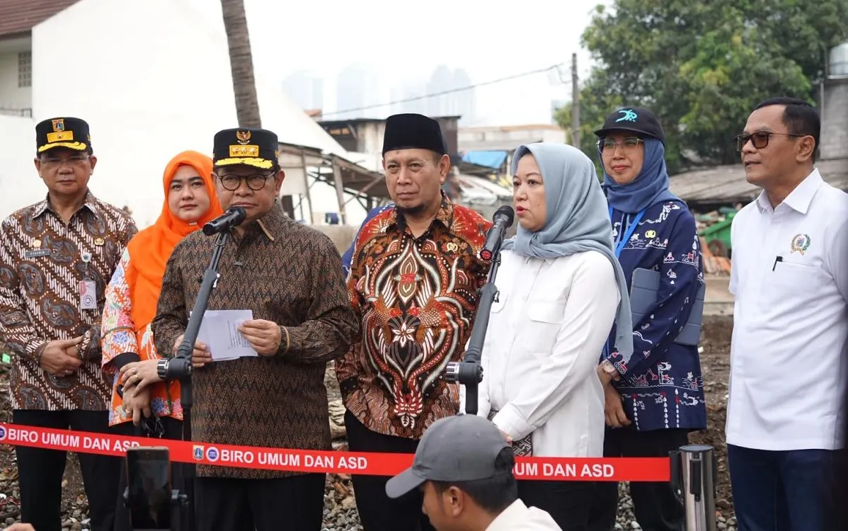 Penanganan banjir di Kali Mampang, Jakarta Selatan membutuhkan perencanaan jangka panjang. Kondisi wilayah yang cekung hingga padatnya permukiman di bantaran kali menjadi kendala dalam pelaksanaan normalisasi. Foto: Pemprov DKI