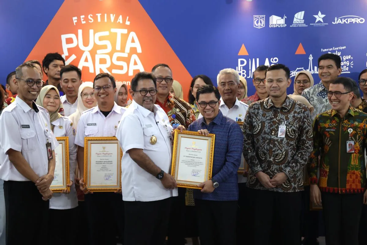 PT Transportasi Jakarta (Transjakarta) kembali dinobatkan sebagai Terbaik Pertama kategori Badan Usaha Milik Daerah (BUMD) untuk pengelolaan kearsipan.