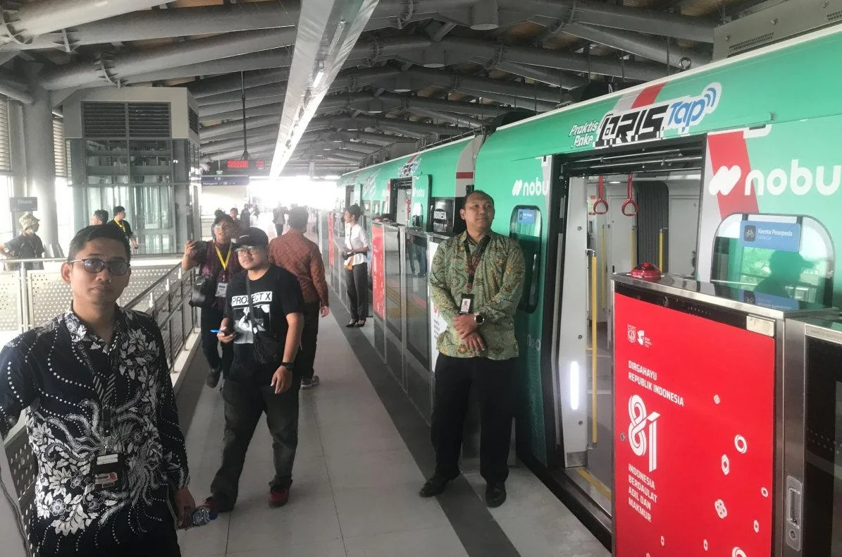 Guna menyempurnakan layanan sebelum resmi beroperasi, masyarakat akan diikutsertakan dalam tahapan uji coba LRT Jakarta lintas Kelapa Gading-Manggarai. Foto: LRT Jakarta
