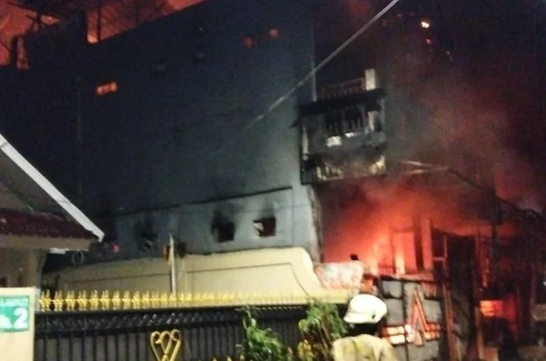 Kebakaran menyebabkan 4 orang meninggal dari kebakaran rumah di Jalan Rasamala II RT 09/RW 1, Menteng Dalam, Tebet, Jakarta, Senin (24/8/2026). Foto: Gulkarmat Jakarta Selatan