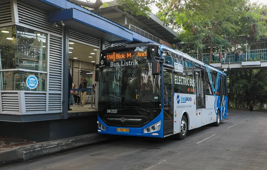PT Transportasi Jakarta (Transjakarta) memperpanjang jam operasional layanan rute 1W Blok M–Ancol hingga pukul 02.00 WIB pada 7–9 Agustus 2026. Foto: berita jakarta