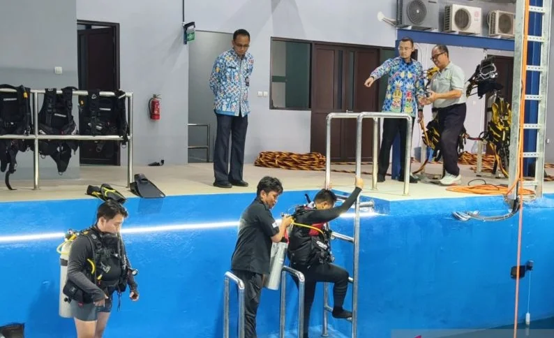 Peserta mengikuti pelatihan kerja gratis las bawah air di Pusat Pelatihan Kerja Khusus Pengembangan Las (PPKPL) Condet, Kramat Jati, Jakarta Timur, Jumat (11/9/2026). Foto: ANTARA