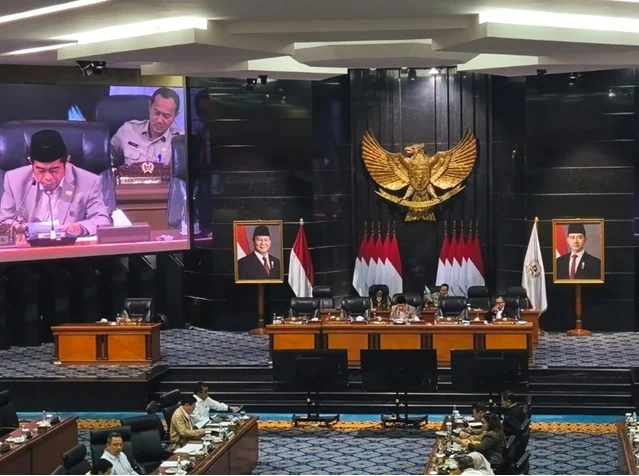 Badan Anggaran (Banggar) DPRD DKI Jakarta bersama eksekutif menggelar rapat laporan hasil konsultasi dengan komisi untuk memperoleh masukan dalam pembahasan Rancangan KUA-PPAS APBD DKI Jakarta Tahun Anggaran 2026, Senin (11/8) malam. Foto: DPRD DKI Jakart