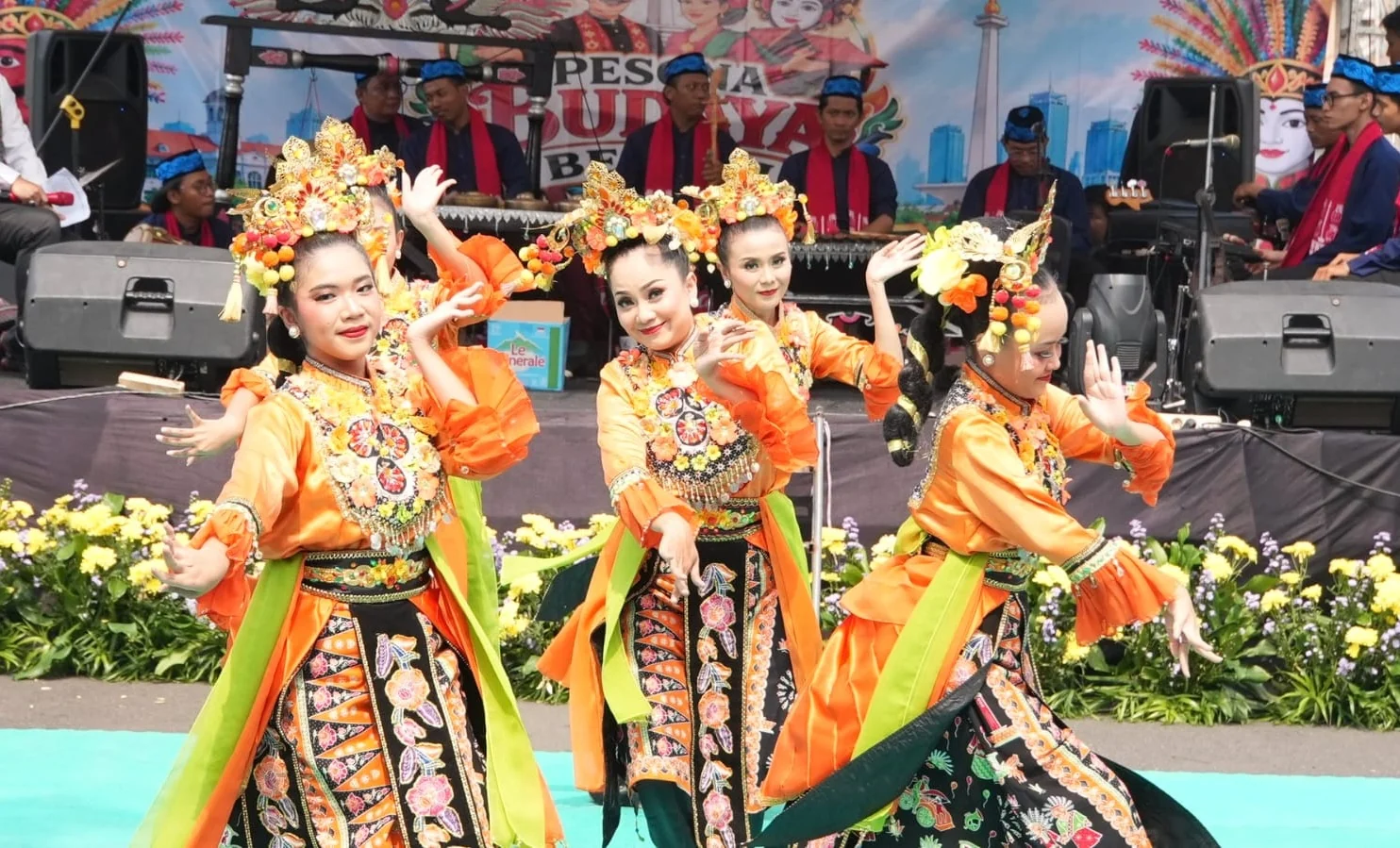 Festival Pesona Budaya Betawi digelar dalam menyongsong 5 Abad Kota Jakarta, di Pintu Selatan ITC Cempaka Mas, Kelurahan Sumur Batu, Kecamatan Kemyoran, Minggu (20/9). Foto: Pemkot Jakpus