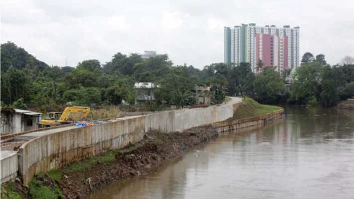 Normalisasi Kali Cakung Lama Segmen Jalan Bakti VI sampai dengan Jalan Sungai Bego secara administratif berada pada 2 (dua) Kelurahan yaitu Kelurahan Cilincing dan Kelurahan Semper Timur, Kecamatan Cilincing, Kota Administrasi Jakarta Utara. Foto: Pemprov