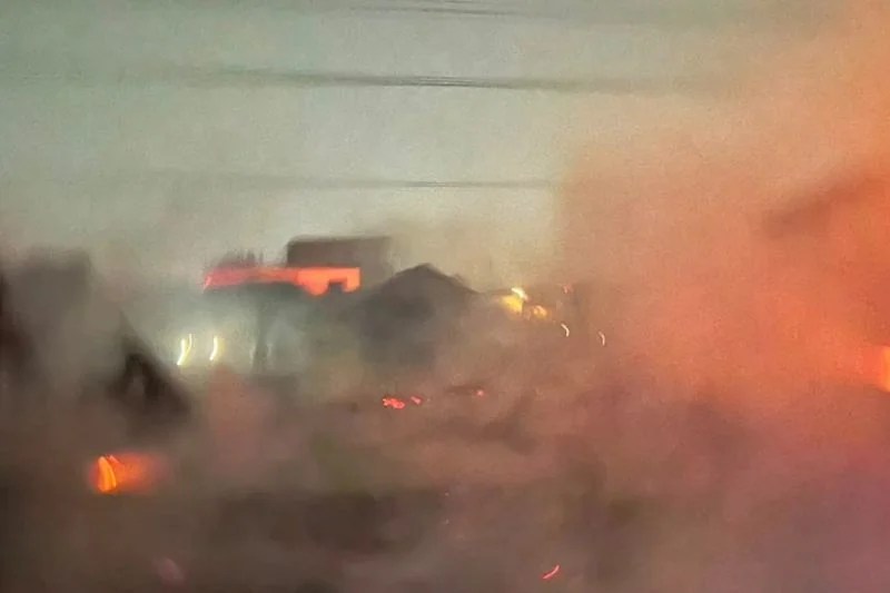 Kebakaran rumah tinggal di kawasan Muara Angke, Jakarta Utara pada Rabu (26/8/2026) malam. Foto: Gulkarmat