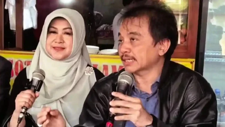 Mantan Menteri Pemuda dan Olahraga (Menpora) Roy Suryo dan dokter Tifa ditangkap Polda Metro Jaya dalam kasus dugaan ijazah palsu Presiden RI ke-7 Joko Widodo. (Foto: YouTube Refly Harun)