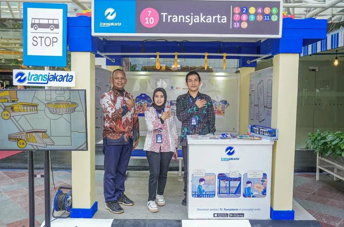 Dokumentasi PT Transportasi Jakarta (Transjakarta) berkolaborasi dengan Bank DKI membuka layanan pembuatan Kartu Layanan Gratis (KLG) kilat dalam acara Jakarta Urban Mobility Festival 2025 yang diadakan 24 April 2025 - 26 April 2025. Foto:  Transjakarta