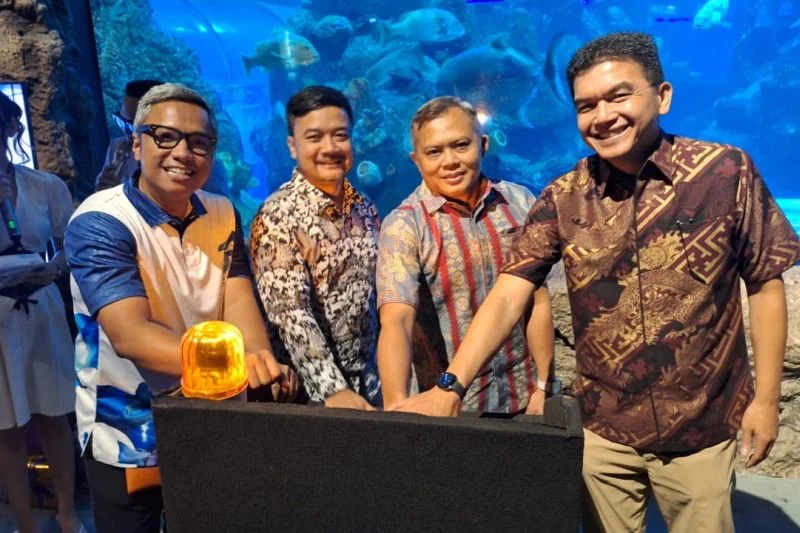 Direksi PT Pembangunan Jaya Ancol dalam perayaan HUT ke-34 unit rekreasi Sea World Ancol, Jakarta Utara yang dirayakan dengan anak dhuafa dan masyarakat sekitar kawasan Ancol di Jakarta, Sabtu (3/10/2026). Foto: Ancol