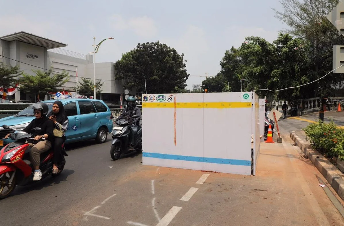 Dinas Bina Marga Provinsi DKI Jakarta melanjutkan pembangunan Sarana Jaringan Utilitas Terpadu (SJUT) di Jalan Prof Dr Soepomo sisi barat, Jakarta Selatan. Foto: Pemkot Jaksel