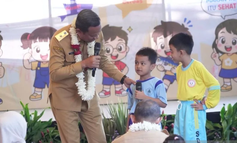 Wali Kota Jakarta Timur Munjirin membuka safari Gerakan Memasyarakatkan Makan Ikan (Gemarikan) di SDN Cipinang Besar Utara 05 dan SDN Cipinang Besar Utara 08, Cipinang Besar Utara, Jatinegara, Jakarta Timur, Selasa (15/9/2026). Foto: Pemkot Jaktim.