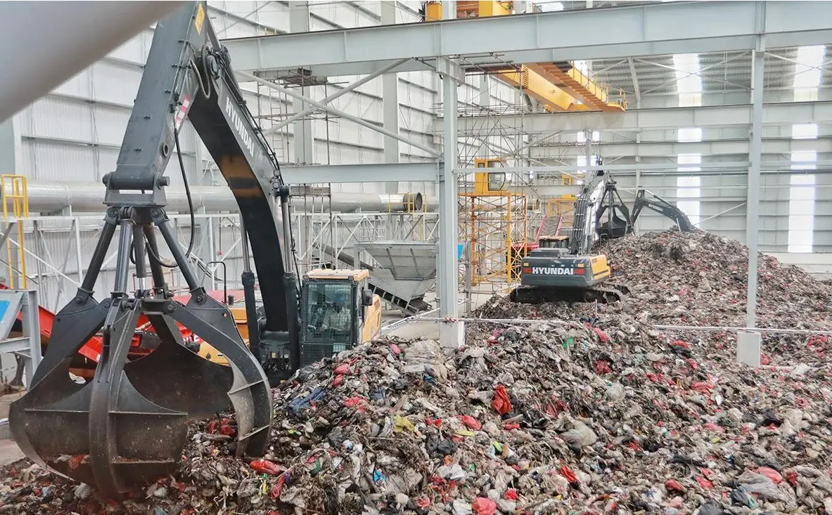 Pansus Pengelolaan Sampah DPRD DKI Jakarta merekomendasikan pembangunan sedikitnya tiga hingga empat fasilitas Pengolahan Sampah Menjadi Energi Listrik (PSEL) dengan kapasitas pengolahan 1.000–2.000 ton sampah per hari. Foto: Pemprov DKI