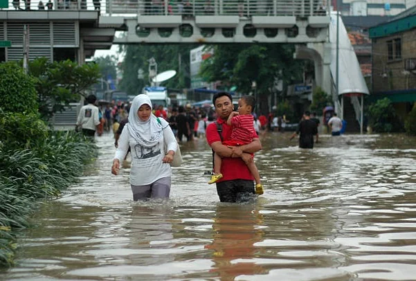 Dinas SDA DKI Jakarta mengintegrasikan CCTV dengan command center untuk memantau banjir secara real-time dan mempercepat pengambilan keputusan. (Foto: iStockphoto/Ilustrasi)