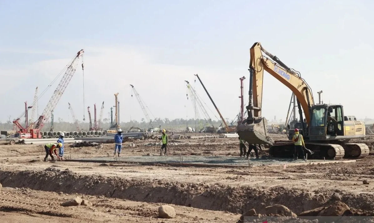 Kegiatan konstruksi di Proyek Strategis Nasional (PSN) Kawasan Industri Hijau Indonesia (KIHI) Tanah Kuning-Mangkupadi di Kecamatan Tanjung Palas Timur, Kabupaten Bulungan, Kaltara. Foto: ADPIM Kaltara