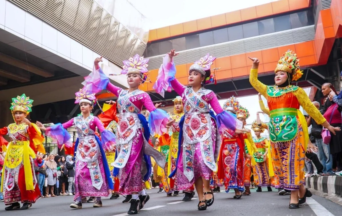 Pemprov DKI Jakarta menggelar Jakarta Penuh Warna (JPW) Edisi 3 Tahun 2026 di area Hari Bebas Kendaraan Bermotor (HBKB) Jalan HR Rasuna Said, Jakarta Selatan, Minggu (27/9). Foto: beritajakarta
