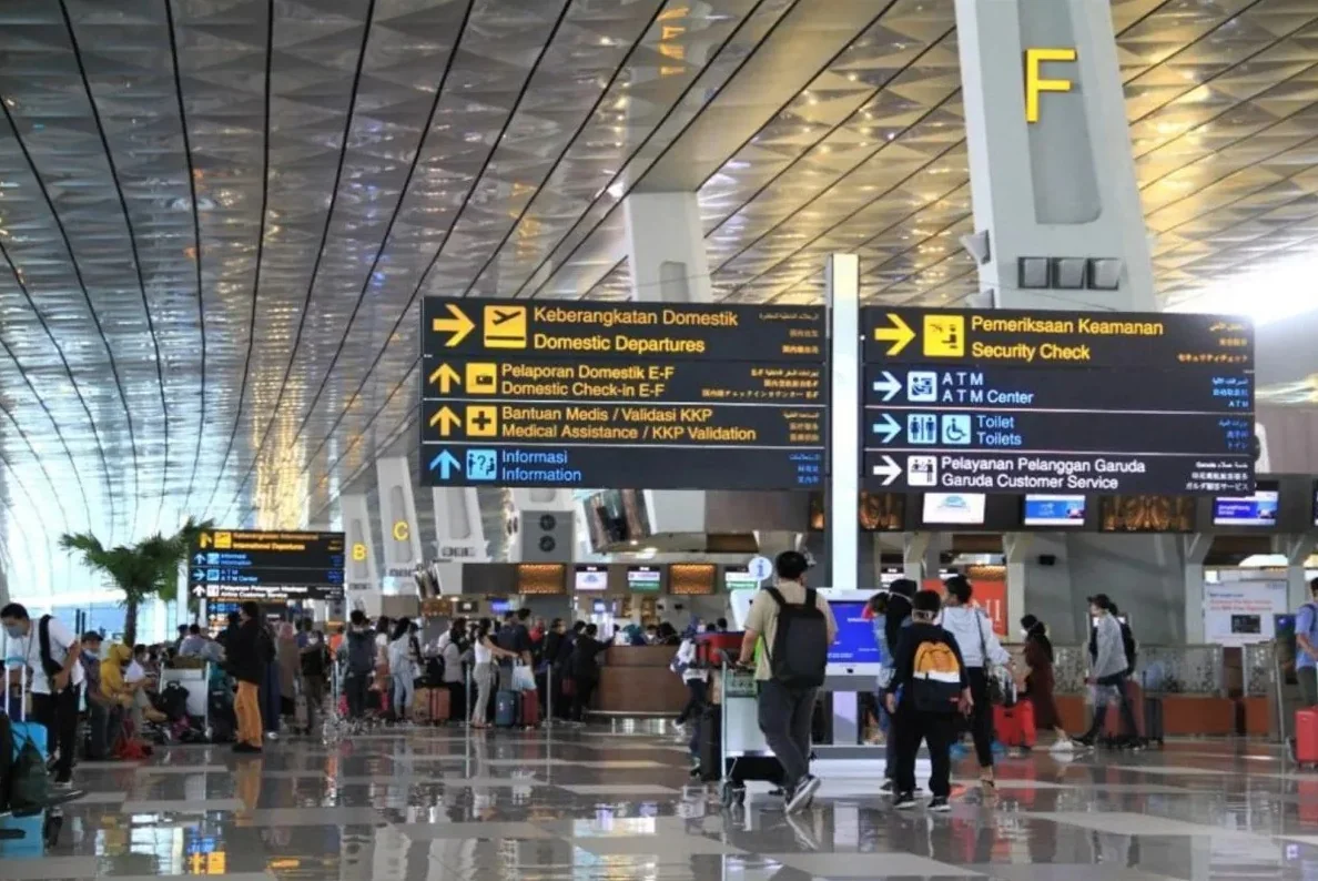 Menhub Dudy Purwagandhi meminta seluruh maskapai memastikan hak penumpang terdampak penutupan 8 bandara akibat erupsi Gunung Anak Krakatau (GAK) dipenuhi melalui layanan refund maupun reschedule penerbangan. Foto: ANTARA