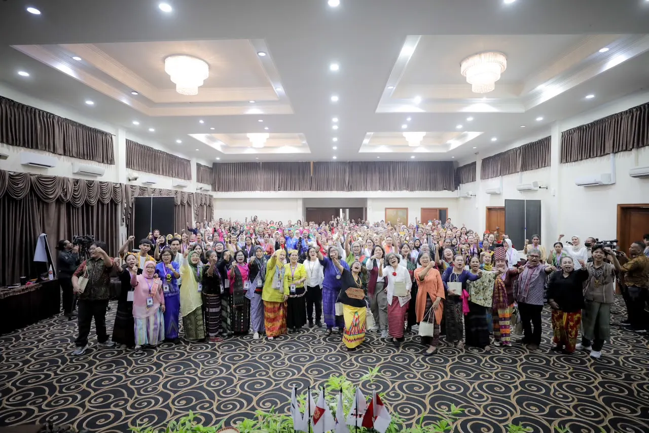 Penguatan kepemimpinan Perempuan Adat salah satu agenda Pertemuan Nasional (Temunas) IV Persekutuan Perempuan Adat Nusantara (PEREMPUAN AMAN) yang dibuka di Sentul, Kabupaten Bogor, Jawa Barat, Kamis (15/10/2026). Foto: Perempuan AMAN