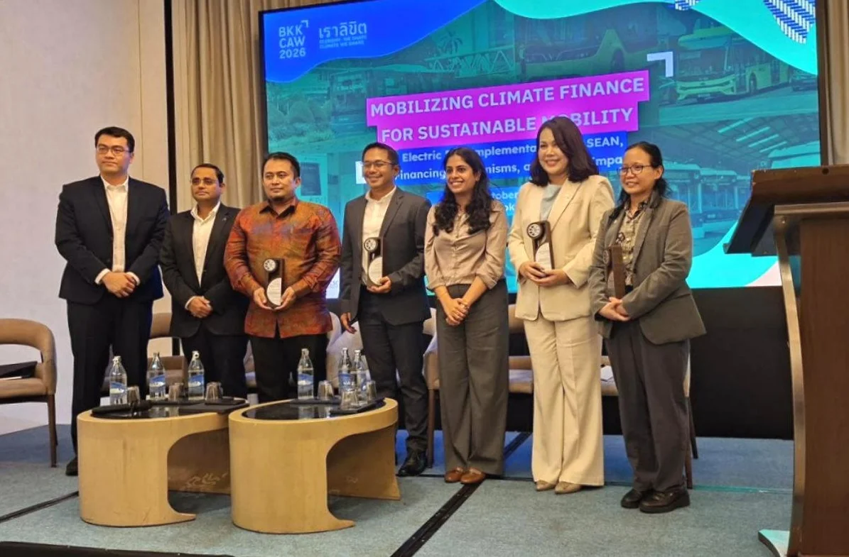 Transjakarta membagikan keberhasilan serta pengalaman mengoperasikan bus listrik dalam forum internasional Mobilizing Climate Finance for Sustainable Mobility yang berlangsung di Novotel Bangkok Sukhumvit 20, Thailand, Rabu (7/10). Foto: Transjakarta