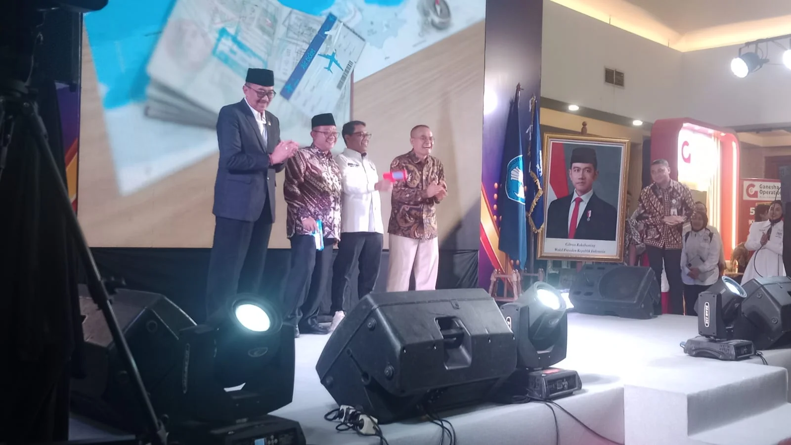 Gebyar Kursus 2026 dihadiri Mendikdasmen Prof. Abdul Mu'ti, Ketua Komisi X DPR, Agung Widyantoro, dan Ketua Umum FPLKP, Zoelkifli M. Adam. Gebyar Kursus 2026 merupakan ajang yang mempertemukan berbagai pemangku  kepentingan  pendidikan  nonformal,  dunia