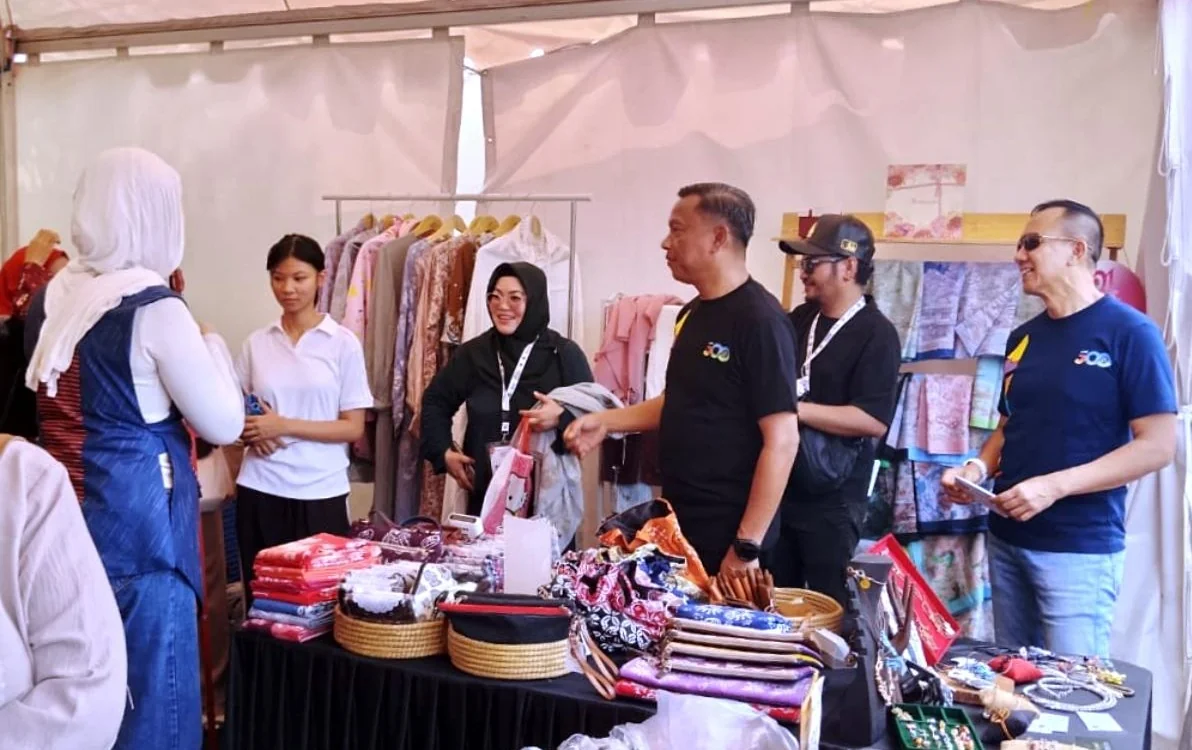 Bazar Usaha Mikro, Kecil, dan Menengah (UMKM) yang diselenggarakan di halaman Kantor Wali Kota Jakarta Timur berhasil mencatat omzet penjualan mencapai Rp191,8 juta. Foto: beritajakarta