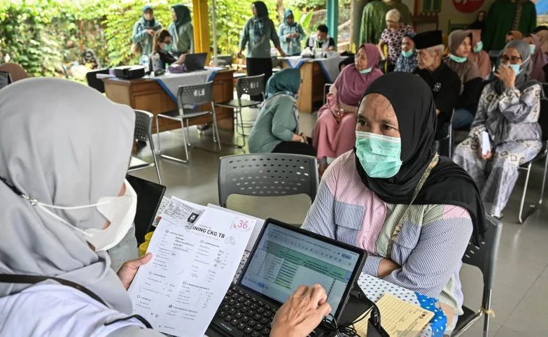Warga menjalani Cek Kesehatan Gratis (CKG) Skrining Tuberkulosis (TB) di RPTRA Kampung Perigi, Kebayoran Lama, Jakarta, Selasa (1/9/2026). Foto: ANTARA