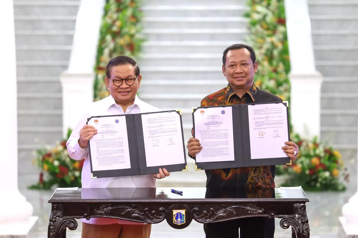 Pemprov DKI Jakarta menerima hibah barang milik negara eks rampasan negara dari KPK. Penandatanganan perjanjian dan berita acara serah terima hibah berlangsung di Balairung, Balai Kota DKI Jakarta pada Selasa (20/10). Foto: Pemprov DKI