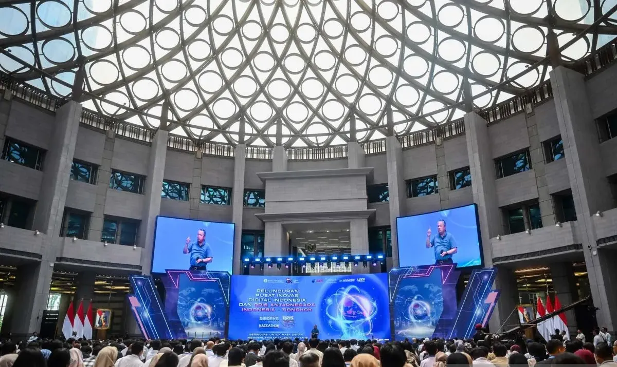 Dokumentasi - Gubernur BI Perry Warjiyo menyampaikan paparan pada peluncuran implementasi QRIS antarnegara ke China, di Jakarta, Kamis (30/4/2026). Foto: ANTARA