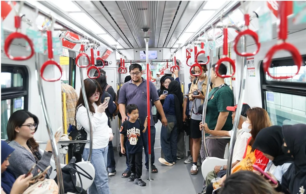 Pemprov DKI Jakarta tidak pernah melarang warganya menggunakan kendaraan pribadi untuk beraktivitas sehari-hari. Namun perlu diketahui, transportasi umum Jakarta memberikan kenyamanan, kemudahan dan bebas kemacetan sehingga waktu tempuh perjalanan lebih t