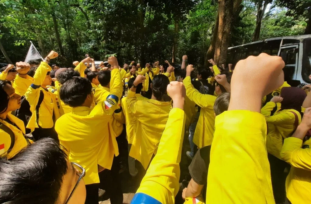 Dokumentasi - Mahasiswa UI berkumpul saat akan berangkat ke Jakarta di Kampus UI, Kota Depok, Jumat (29/8/2025). Foto: Realita.co