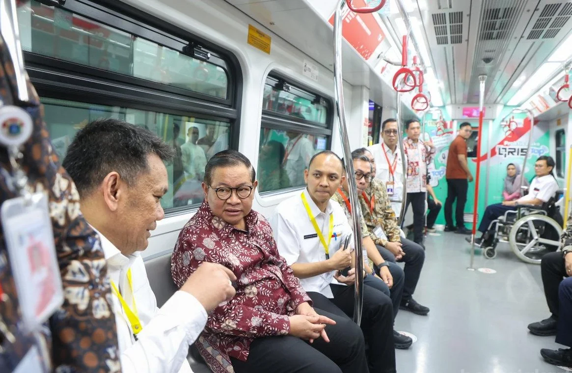 Gubernur DKI Jakarta, Pramono Anung menyampaikan, selama uji coba LRT Jakarta rute Kelapa Gading-Manggarai berlangsung, masyarakat akan mendapatkan tarif khusus Rp8. Uji coba ini dilakukan untuk memperkenalkan rute baru LRT Jakarta kepada publik sebelum o