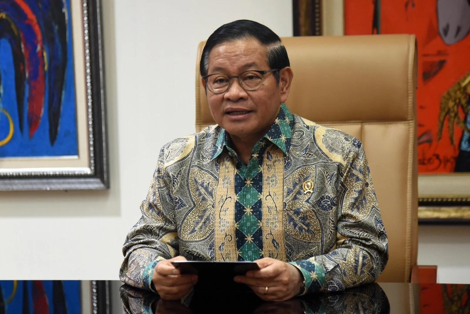Gubernur DKI Jakarta Pramono Anung menegaskan komitmen Pemprov DKI Jakarta melanjutkan pembangunan di berbagai sektor termasuk kesehatan, pendidikan, perlindungan sosial, dan transportasi, meski menghadapi efisiensi anggaran. Foto: Seskab