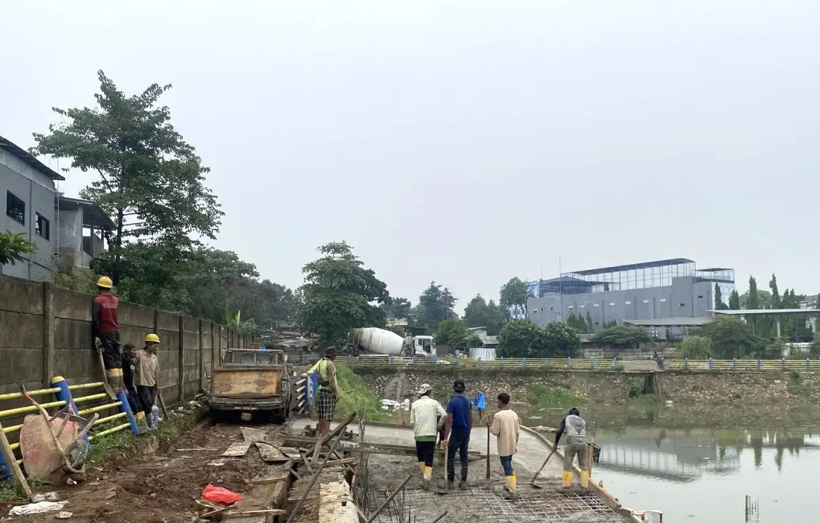 Pemerintah Provinsi DKI Jakarta melalui Dinas Sumber Daya Air terus memperkuat infrastruktur pengendali banjir dan kawasan konservasi air. Foto: Pemkot Jaktim.