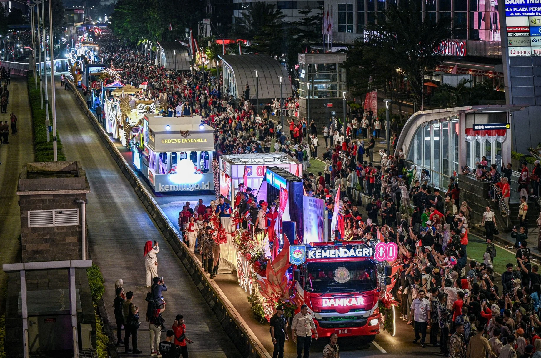 Dokumentasi - Kendaraan pawai dari kementerian dan lembaga mengikuti Karnaval HUT ke-80 RI di Jalan MH Thamrin, Jakarta, Minggu (17/8/2025). Foto: ANTARA