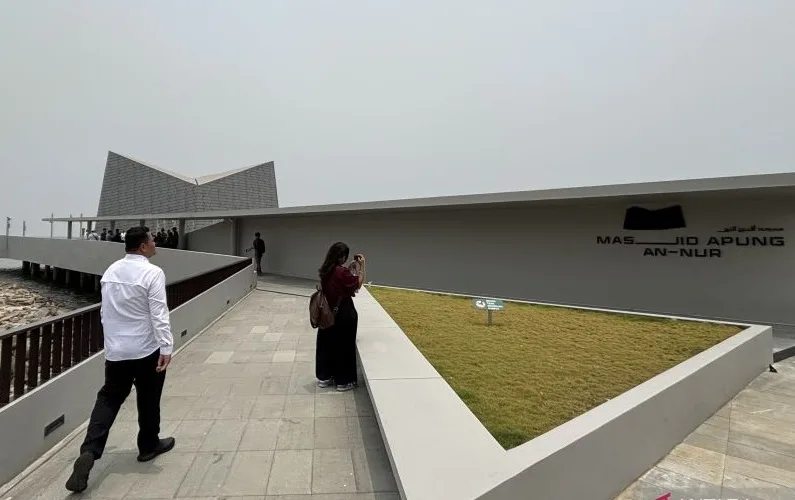 Gubernur DKI Jakarta Pramono Anung berharap Masjid Apung An-Nur Jakarta di Ancol, Pademangan, Jakarta Utara yang diresmikan pada Jumat (16/10/2026) menjadi objek (landmark) baru wisata keagamaan di ibu kota. Foto: ANTARA