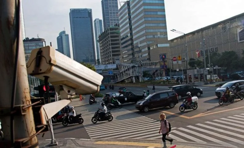 Ilustrasi - Kamera pengawas atau Closed Circuit Television (CCTV) terpasang di kawasan Jalan MH Thamrin, Jakarta. Foto: ANTARA