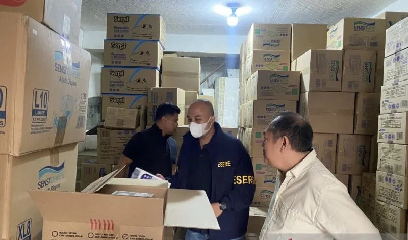 Direktorat Reserse Kriminal Khusus (Ditreskrimsus) Polda Metro Jaya melakukan pengecekan ketersediaan dan harga masker di tingkat produsen di PT Arista, Kota Depok, Rabu (9/9/2026). Foto: Ditreskrimsus Polda Metro Jaya