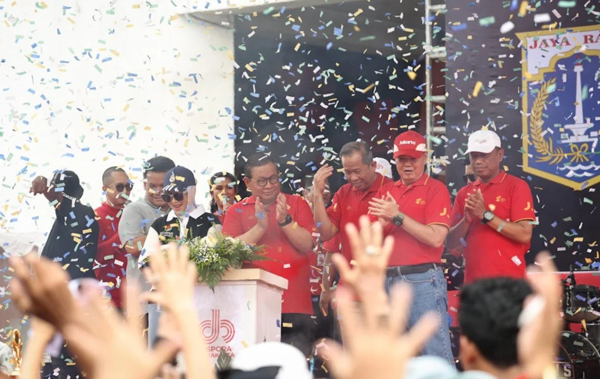 Sebanyak 10.000 peserta yang terdiri dari pelajar SD hingga SMA sederajat dan warga, ikut memeriahkan Festival Olahraga Rakyat (FOR) di Jakarta International Velodrom, Rawamangun, Jakarta Timur, Minggu (4/10). Foto: Pemprov DKI