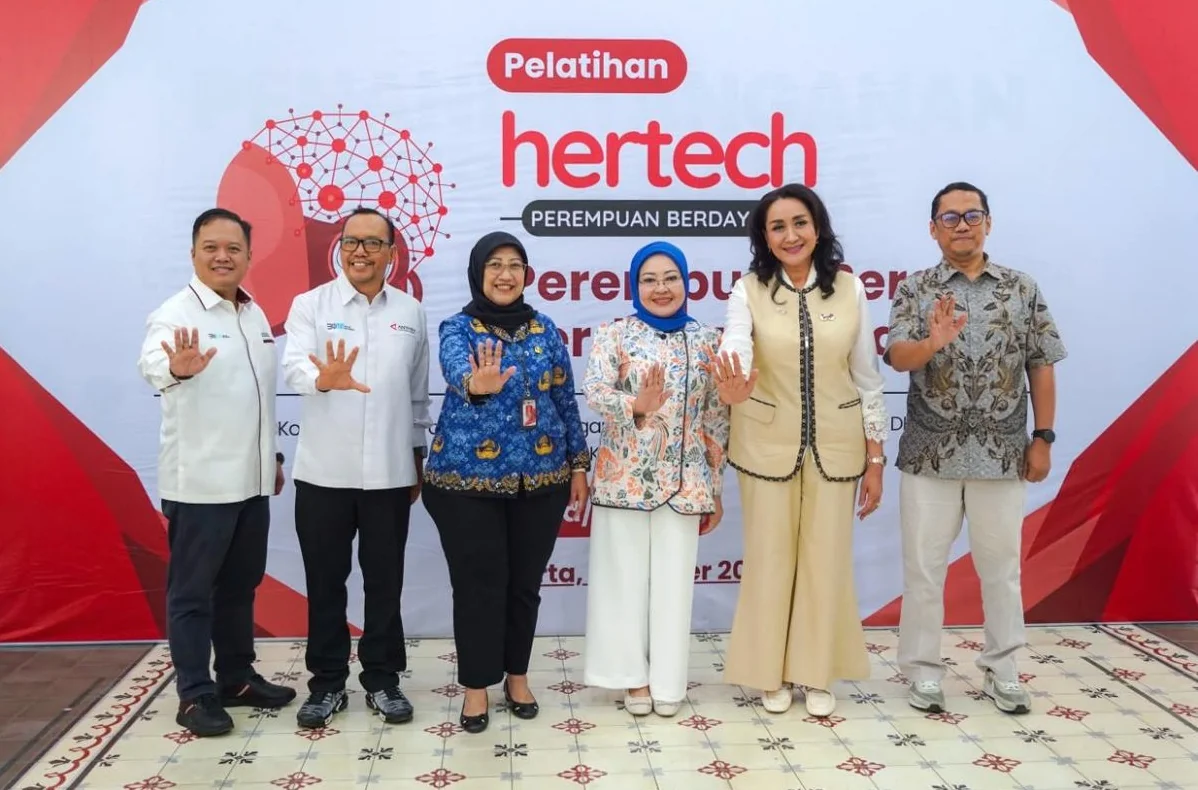 Dinas Pemberdayaan, Perlindungan Anak dan Pengendalian Penduduk (PPAPP) Provinsi DKI Jakarta menginformasikan, sebanyak 84,99 persen perempuan berusia lima tahun ke atas di Jakarta telah mengakses internet dalam tiga bulan terakhir pada tahun 2023. Foto: