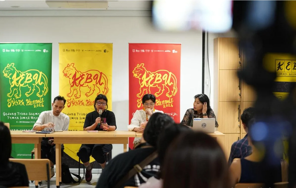 Puluhan karya seni rupa dari 20 seniman lokal maupun internasional, dipamerkan di komplek Taman Ismail Marzuki (TIM), Cikini, Jakarta Pusat. Pameran seni rupa kontemporer internasional bertajuk Jakarta Biennale 2026 yang digelar mulai 4 hingga 28 Oktober