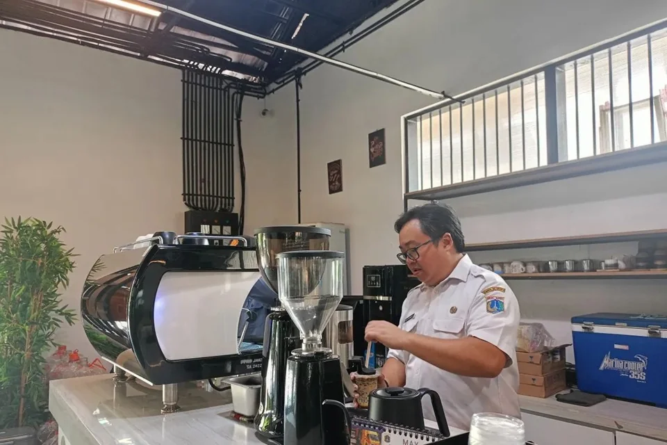 Pelatihan kerja kejuruan barista reguler di Gedung Pusat Pelatihan Kerja Daerah (PPKD), Duren Sawit, Jakarta Timur, Rabu (16/4/2025). Foto: ANTARA