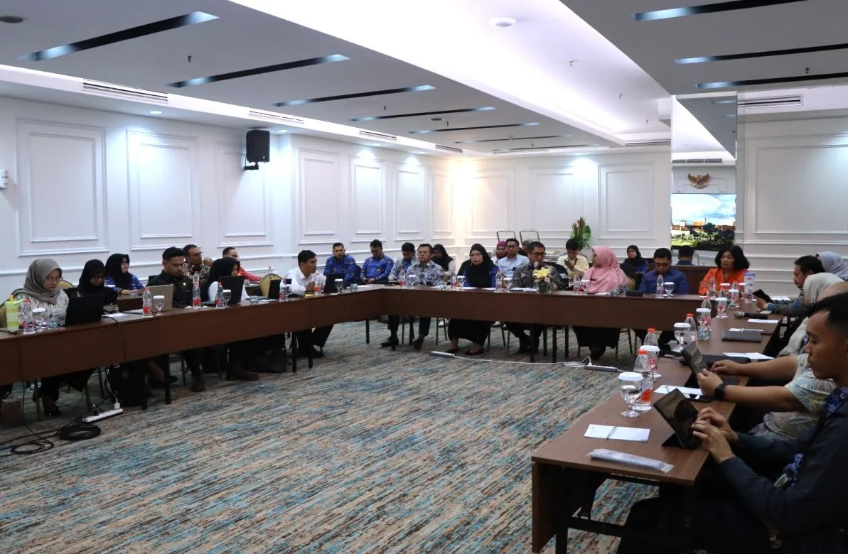 Kantor Wilayah Kementerian Hukum DK Jakarta baru saja merampungkan rapat harmonisasi tiga Rancangan Peraturan Daerah (Raperda) penting secara paralel di Hotel Bidakara Jakarta, Kamis (17/9). Foto: Pemprov DKI