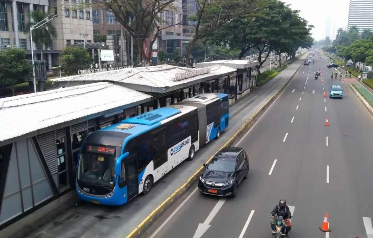 Pada Agustus 2026, data BPS DKI Jakarta memperlihatkan jumlah penumpang MRT Jakarta dan Transjakarta mengalami penurunan secara bulanan, masing-masing sebesar 12,56 persen dan 5,82 persen. Foto: ANTARA