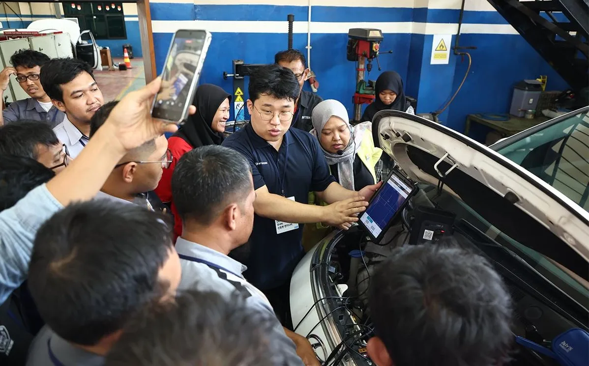 Pusat Pelatihan Kerja Pengembangan Industri (PPKPI) Pasar Rebo, Jakarta Timur, menggandeng perusahaan otomotif asal Korea Selatan, Hyundai, dalam pelatihan TOT (Training of Trainer). Foto: beritajakarta