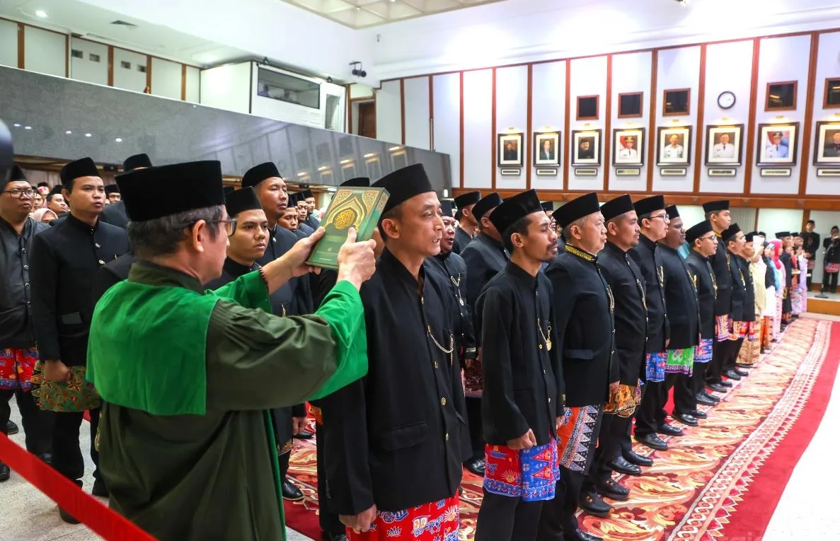 Gubernur DKI Jakarta, Pramono Anung melantik 368 pejabat fungsional di lingkungan Pemerintah Provinsi DKI Jakarta di Balai Agung, Balai Kota DKI Jakarta, Rabu (14/10). Foto: Pemprov DKI