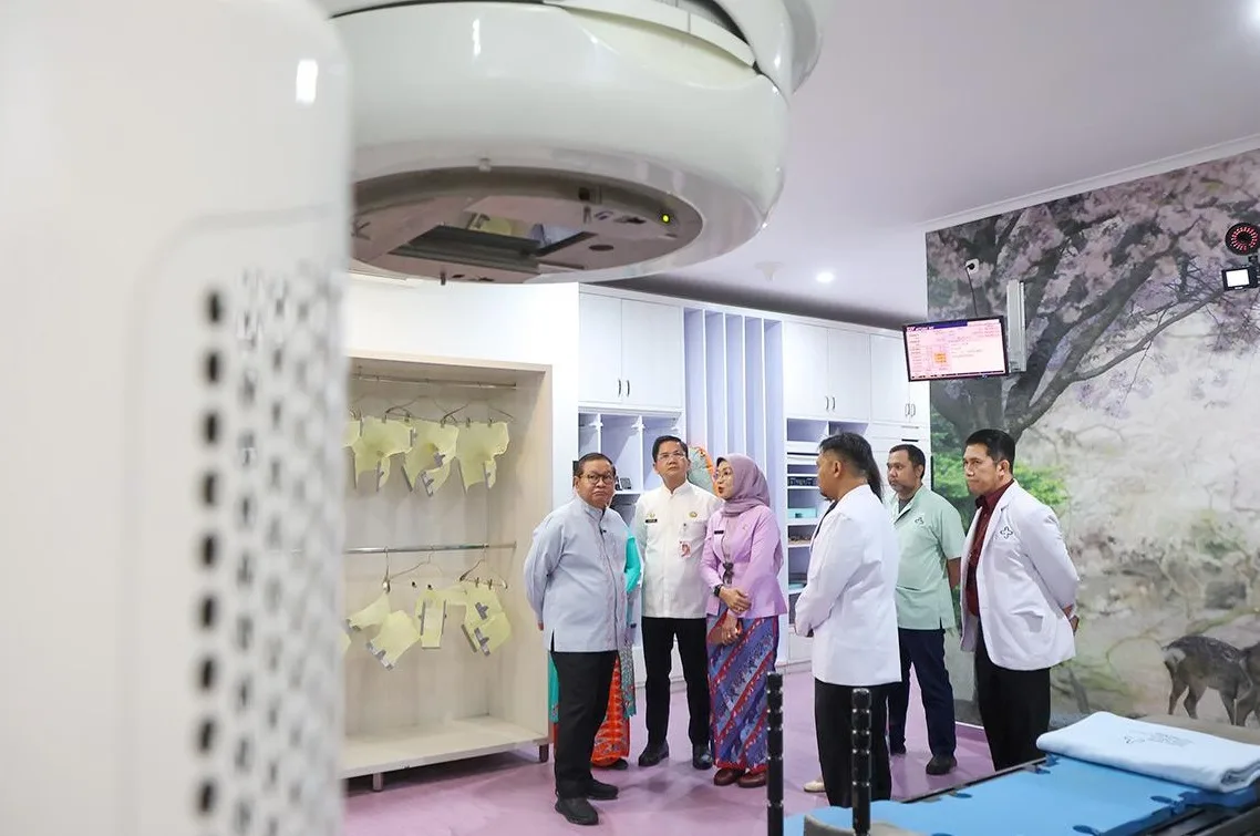 Gubernur DKI Jakarta, Pramono Anung meresmikan Gedung Aura Oncology Center di RSUD Pasar Minggu, Jakarta Selatan, dalam rangka Hari Penglihatan Sedunia, Jumat (30/10). Foto: Pemprov DKI