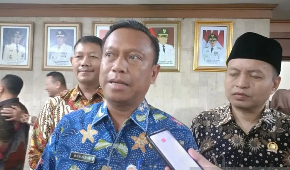 Wali Kota Jakarta Timur Munjirin usai memberikan pengarahan ke jajaran Pemerintah Kota Jakarta Timur di Kantor Walikota, Kamis (8/5/2025). Foto: ANTARA